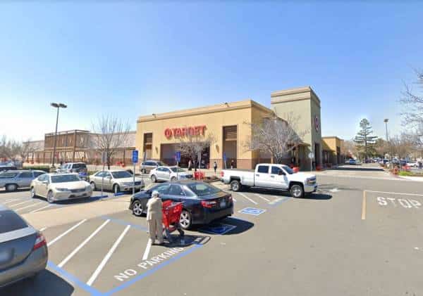 במהלך הבלאק פריידי: שוד ויריות בסניף טרגט בקליפורניה