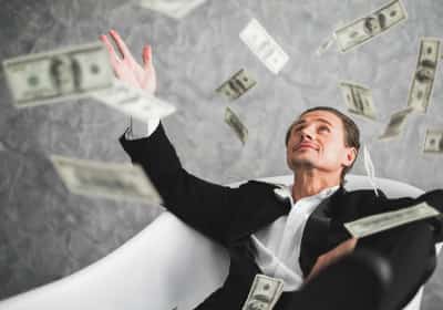 פער שלא נראה כמותו: עשרת הטייקונים הגדולים עשירים יותר מרוב כלכלות העולם