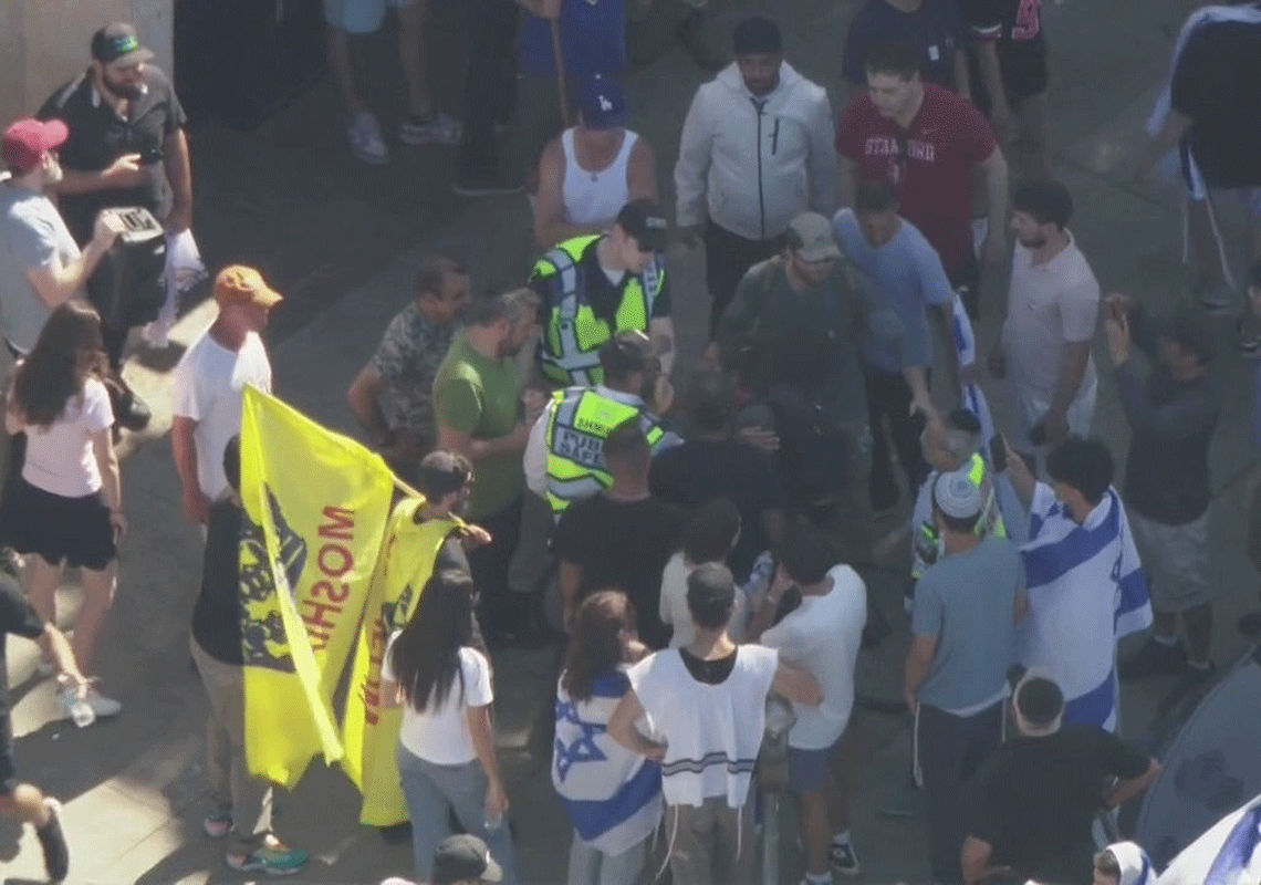 עימותים אלימים בלוס אנג'לס: פרו פלסטינים ניסו למנוע גישה ממתפללים יהודים והיכו אותם