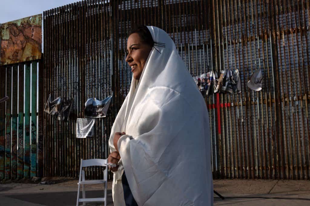 קליפורניה: החל מה-1 בינואר גם מהגרים בלתי-חוקיים או חסרי-ניירת יהיו זכאים לטיפול רפואי חינם 