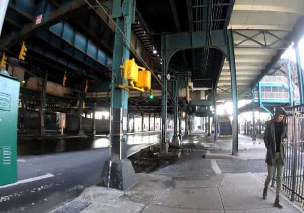 עיר בחרדה: מסע בין בתי הכנסת, המסעדות והמלונות המתרוקנים בניו יורק