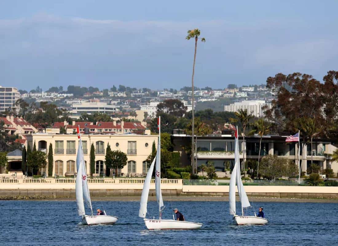 מרווויחים 100 אלף דולר בשנה? בקליפורניה אתם בעלי הכנסה נמוכה
