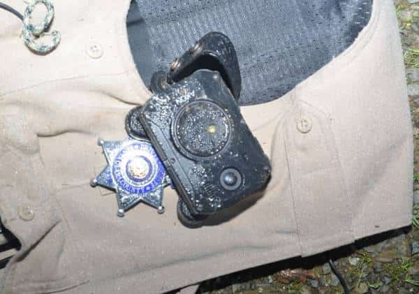 בזכות מצלמת הגוף: שוטר שרד מארב בצפון קליפורניה