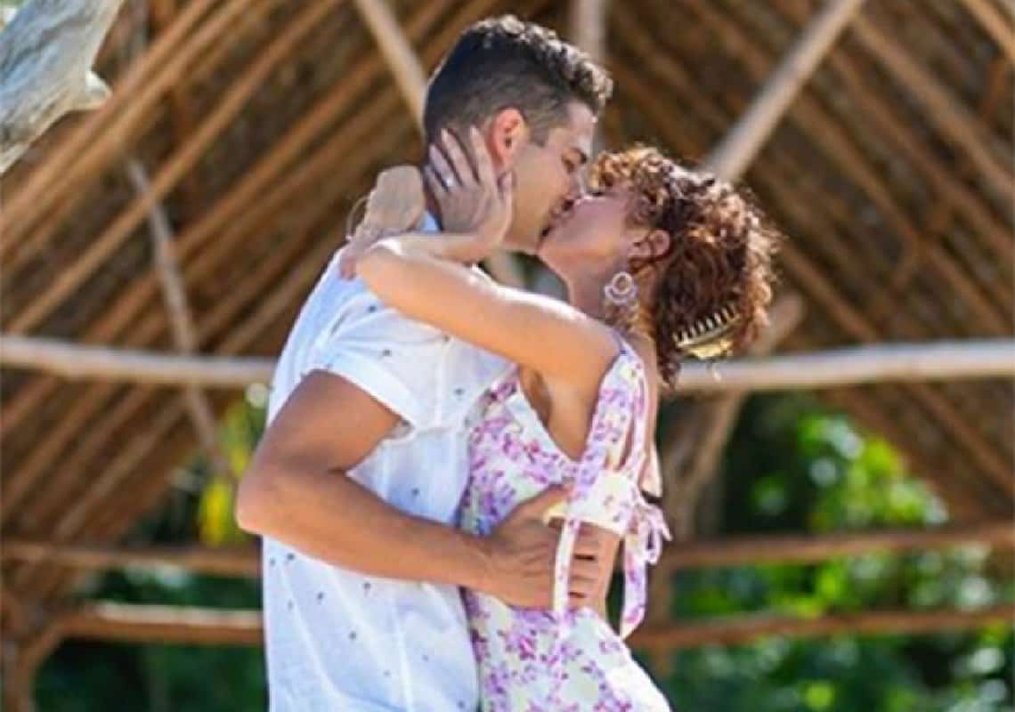 בשעה טובה: כוכבת ״משפחה מודרנית״ התחתנה